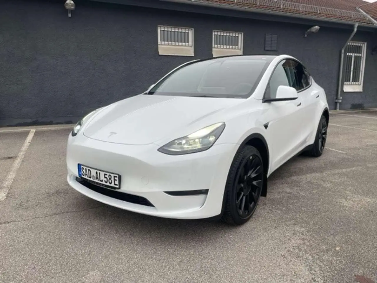 Photo 1 : Tesla Model Y 2022 Électrique