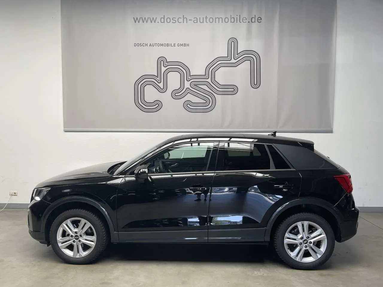 Photo 1 : Audi Q2 2023 Petrol