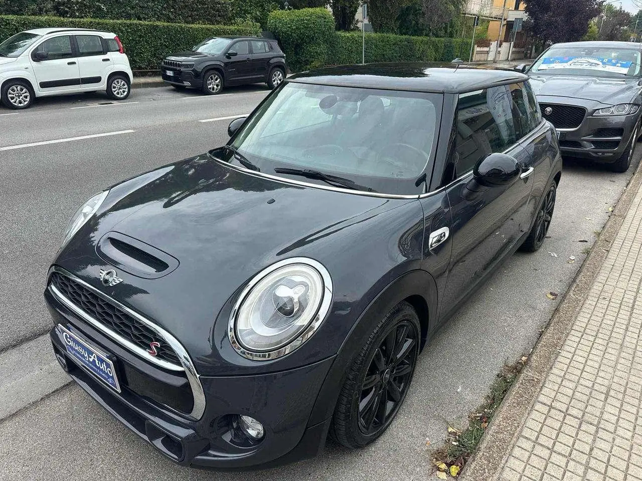 Photo 1 : Mini Cooper 2018 Diesel