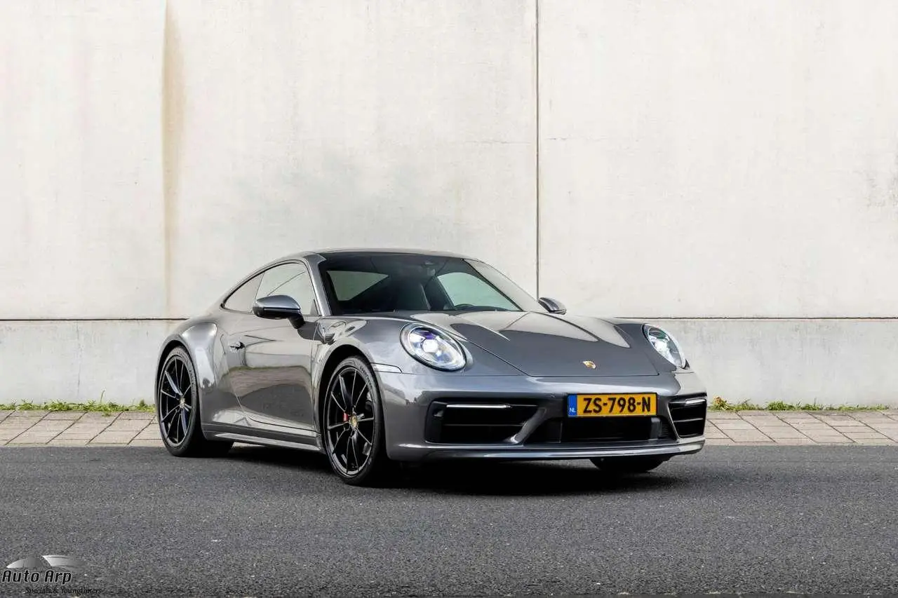 Photo 1 : Porsche 992 2019 Petrol