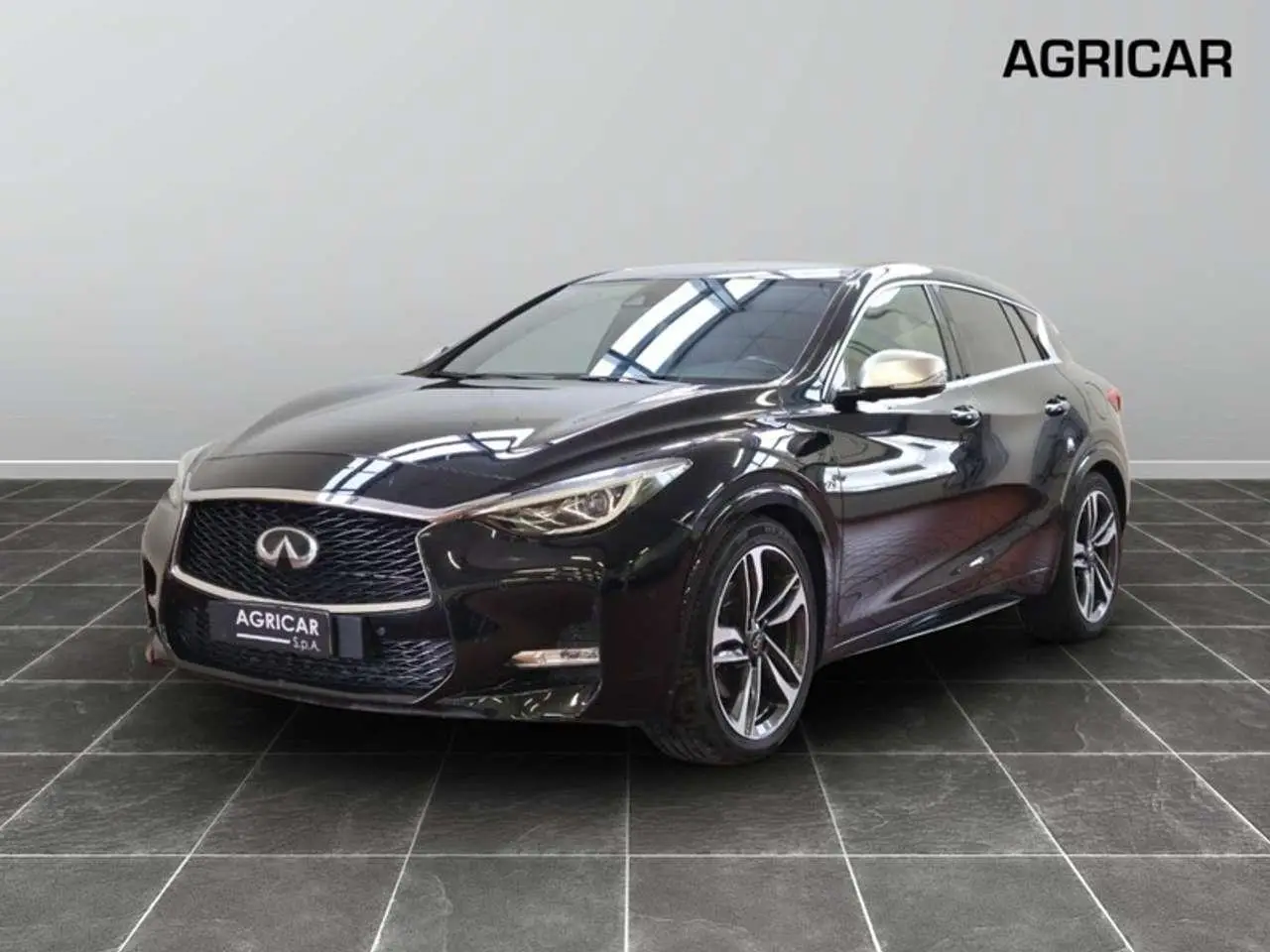 Photo 1 : Infiniti Q30 2015 Diesel