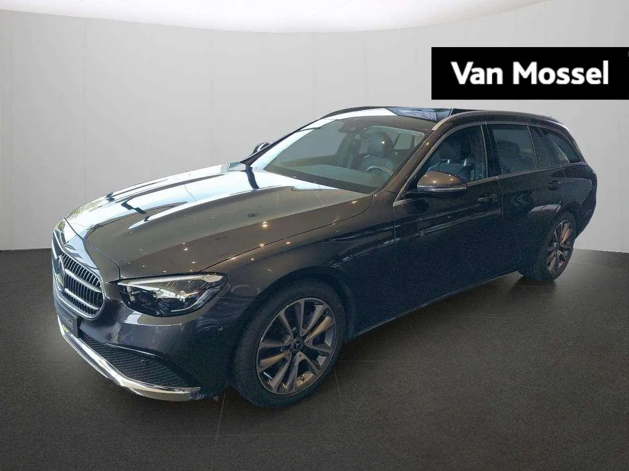 Photo 1 : Mercedes-benz Classe E 2023 Petrol