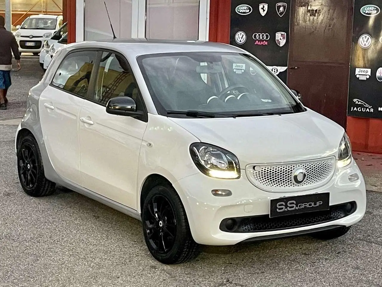 Photo 1 : Smart Forfour 2017 Petrol