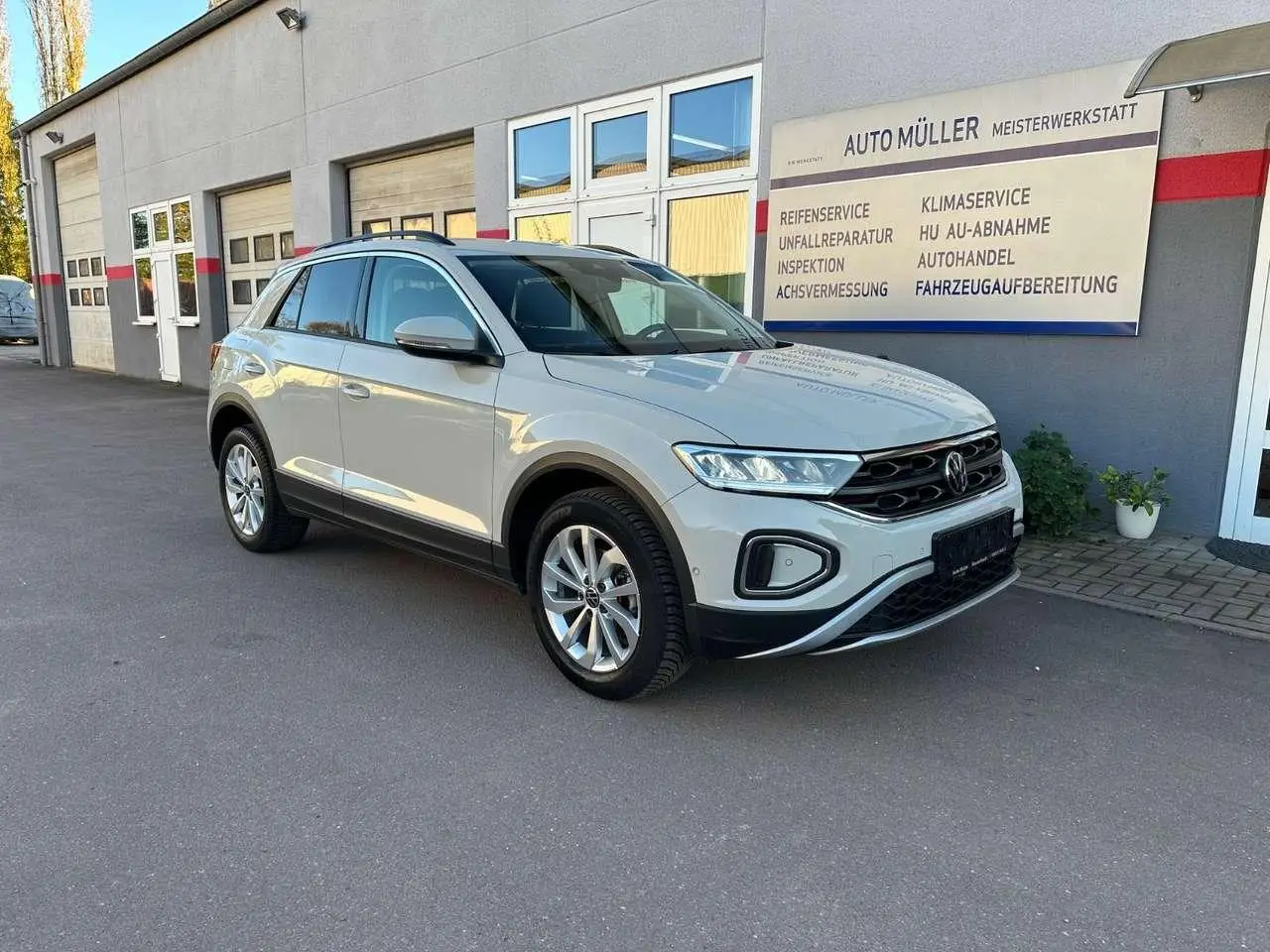 Photo 1 : Volkswagen T-roc 2023 Petrol