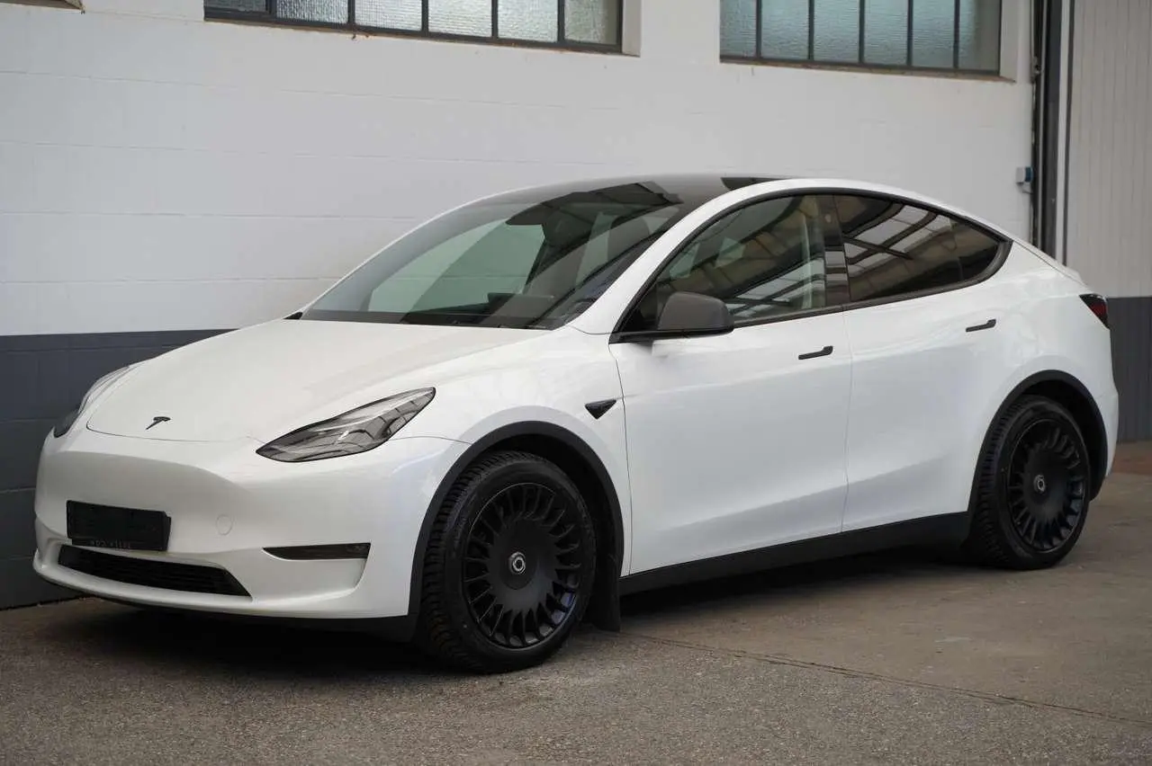 Photo 1 : Tesla Model Y 2024 Électrique