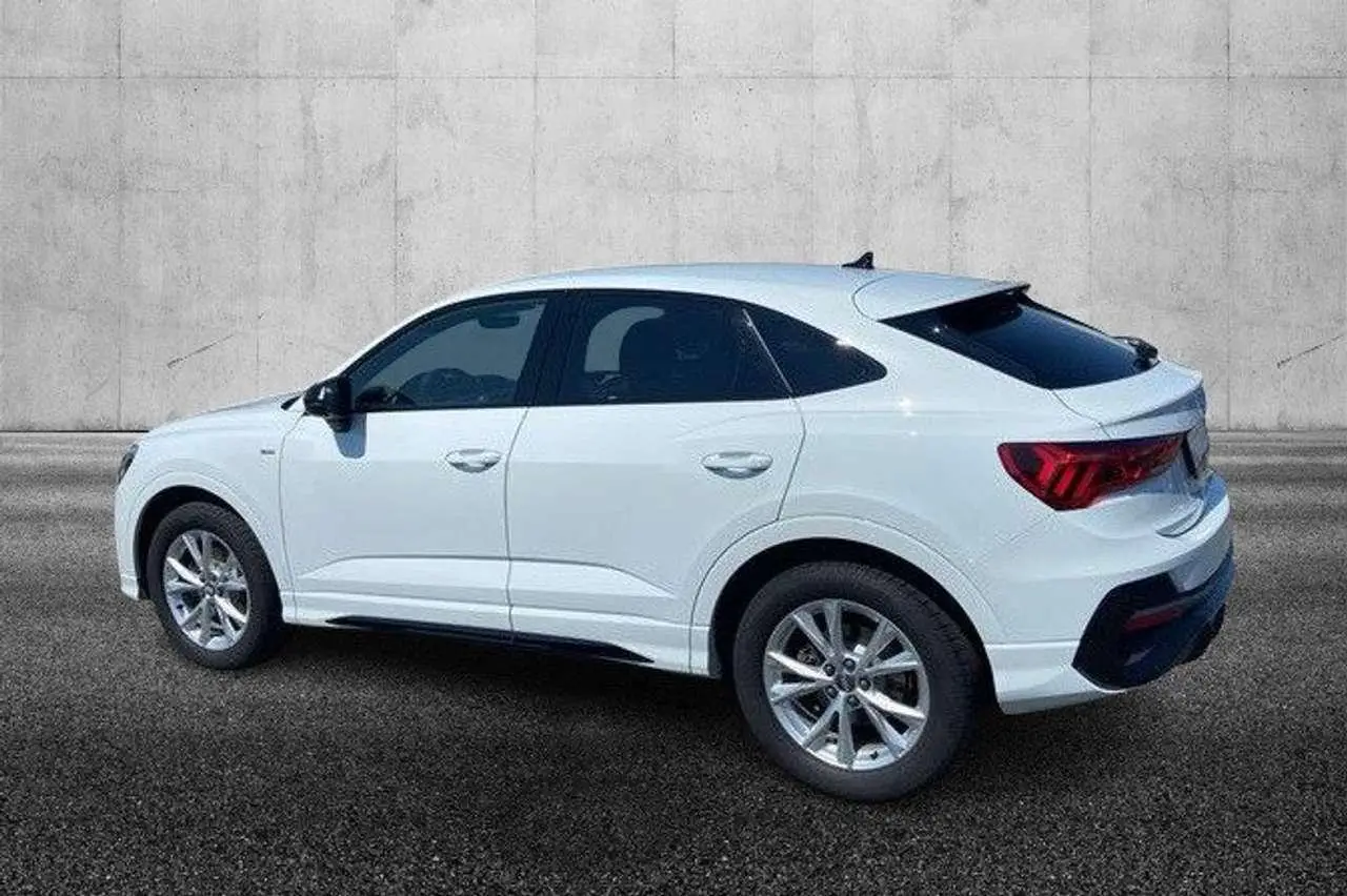 Photo 1 : Audi Q3 2020 Hybrid