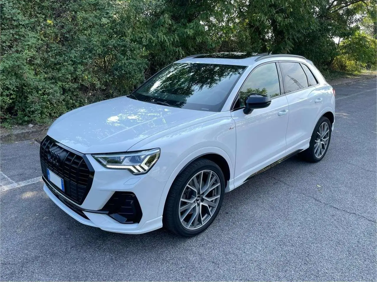 Photo 1 : Audi Q3 2019 Petrol