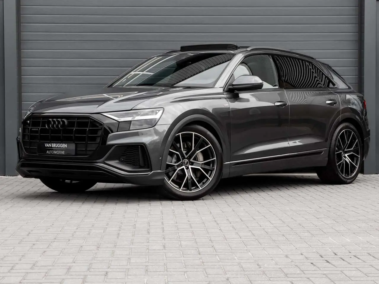 Photo 1 : Audi Q8 2021 Hybride