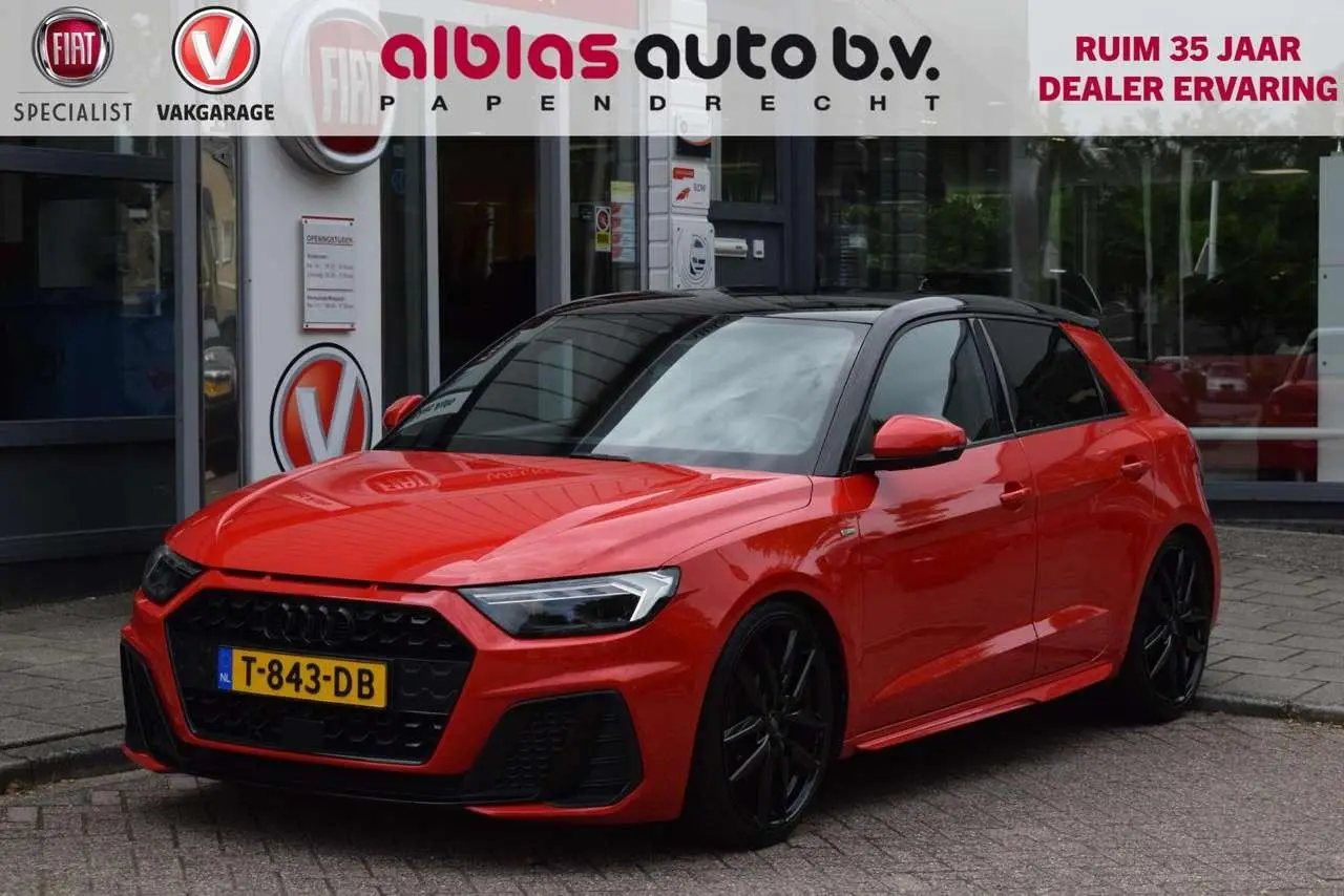 Photo 1 : Audi A1 2019 Essence