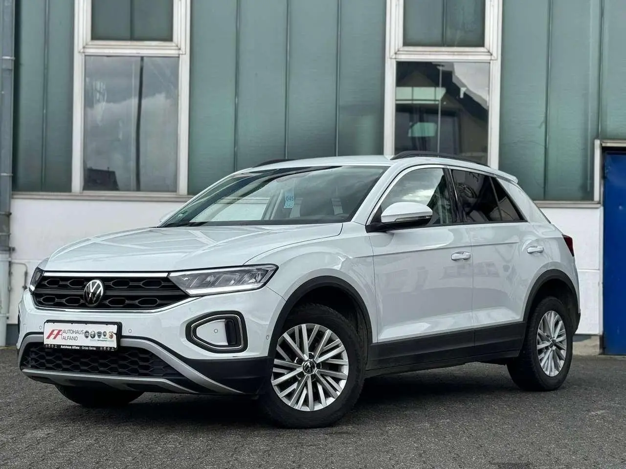 Photo 1 : Volkswagen T-roc 2023 Essence