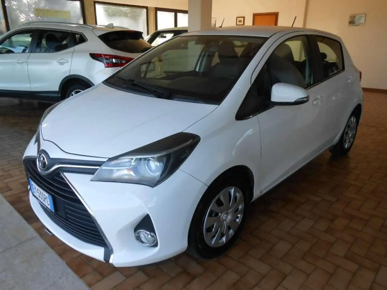 Photo 1 : Toyota Yaris 2015 Petrol