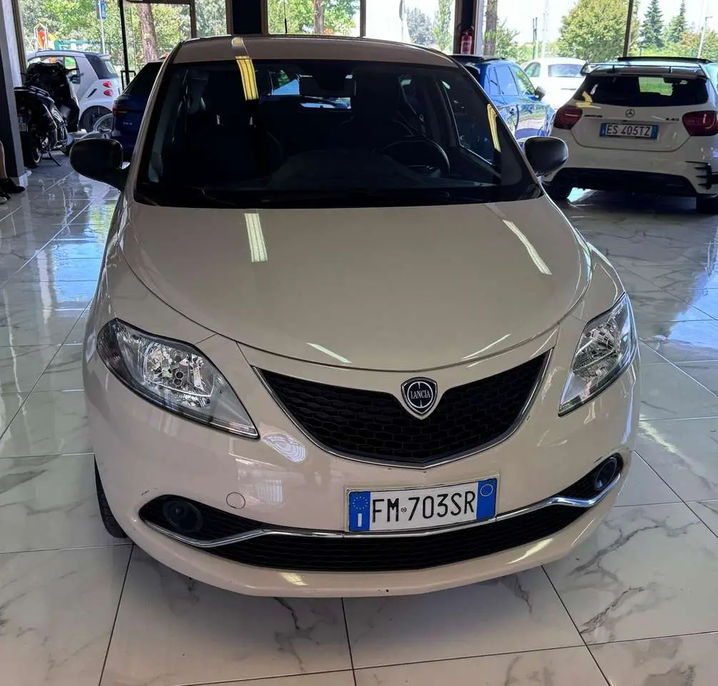 Photo 1 : Lancia Ypsilon 2018 Petrol