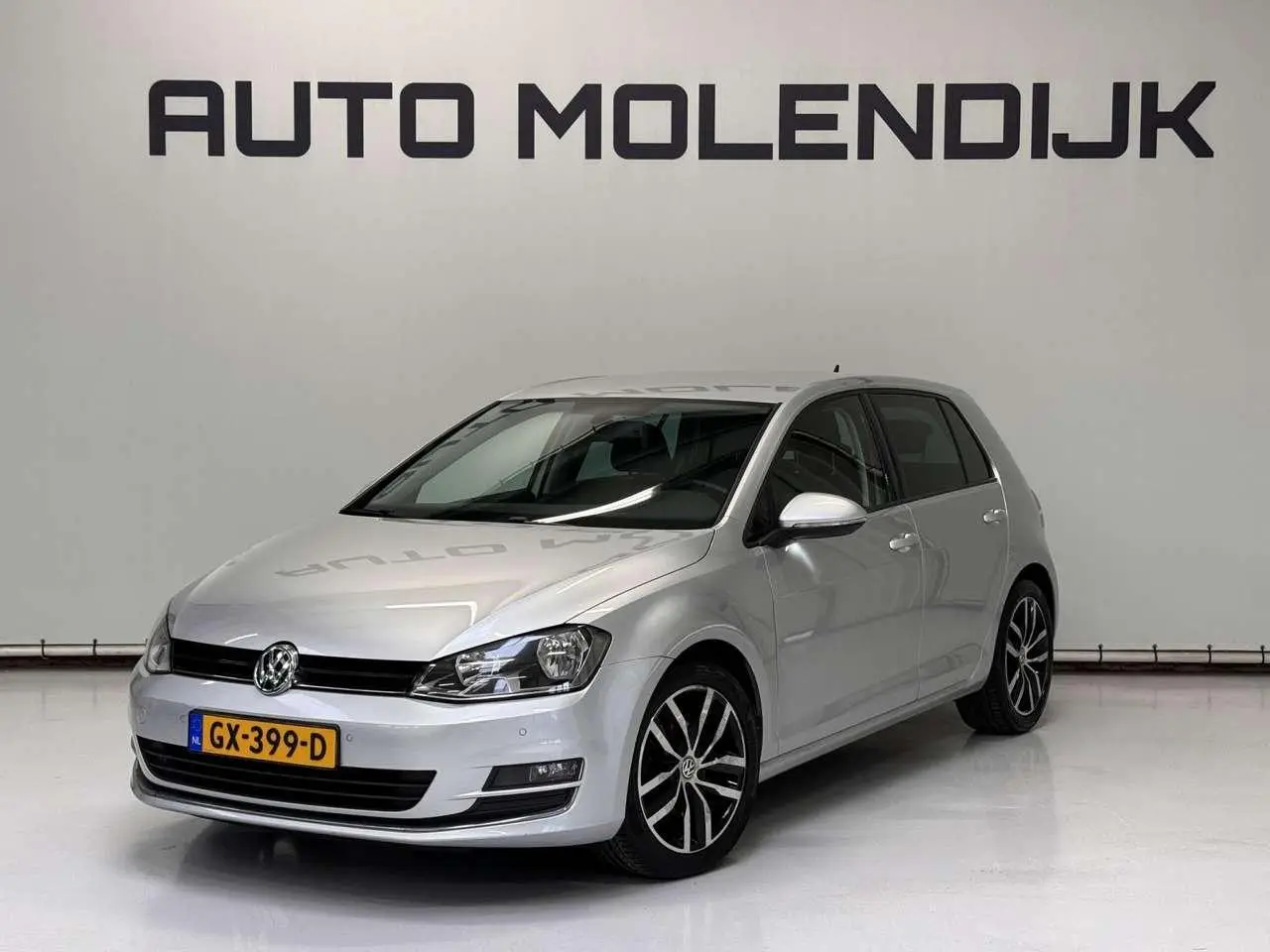 Photo 1 : Volkswagen Golf 2015 Petrol