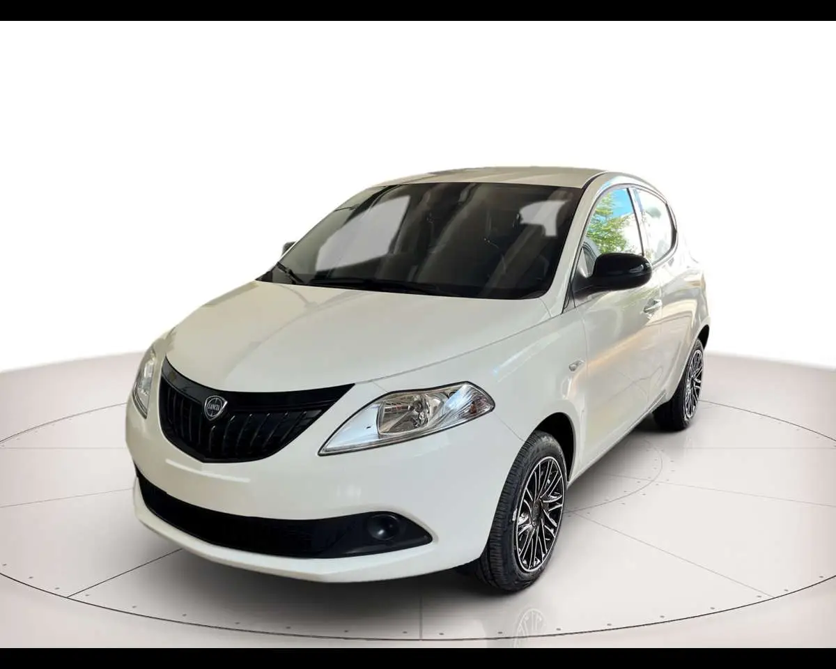 Photo 1 : Lancia Ypsilon 2024 Petrol