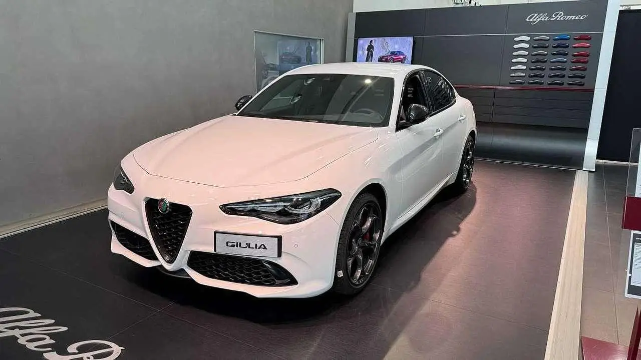 Photo 1 : Alfa Romeo Giulia 2024 Diesel