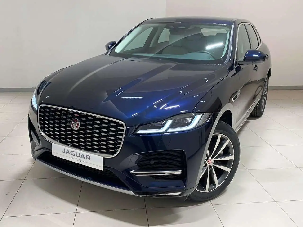 Photo 1 : Jaguar F-pace 2024 Hybrid