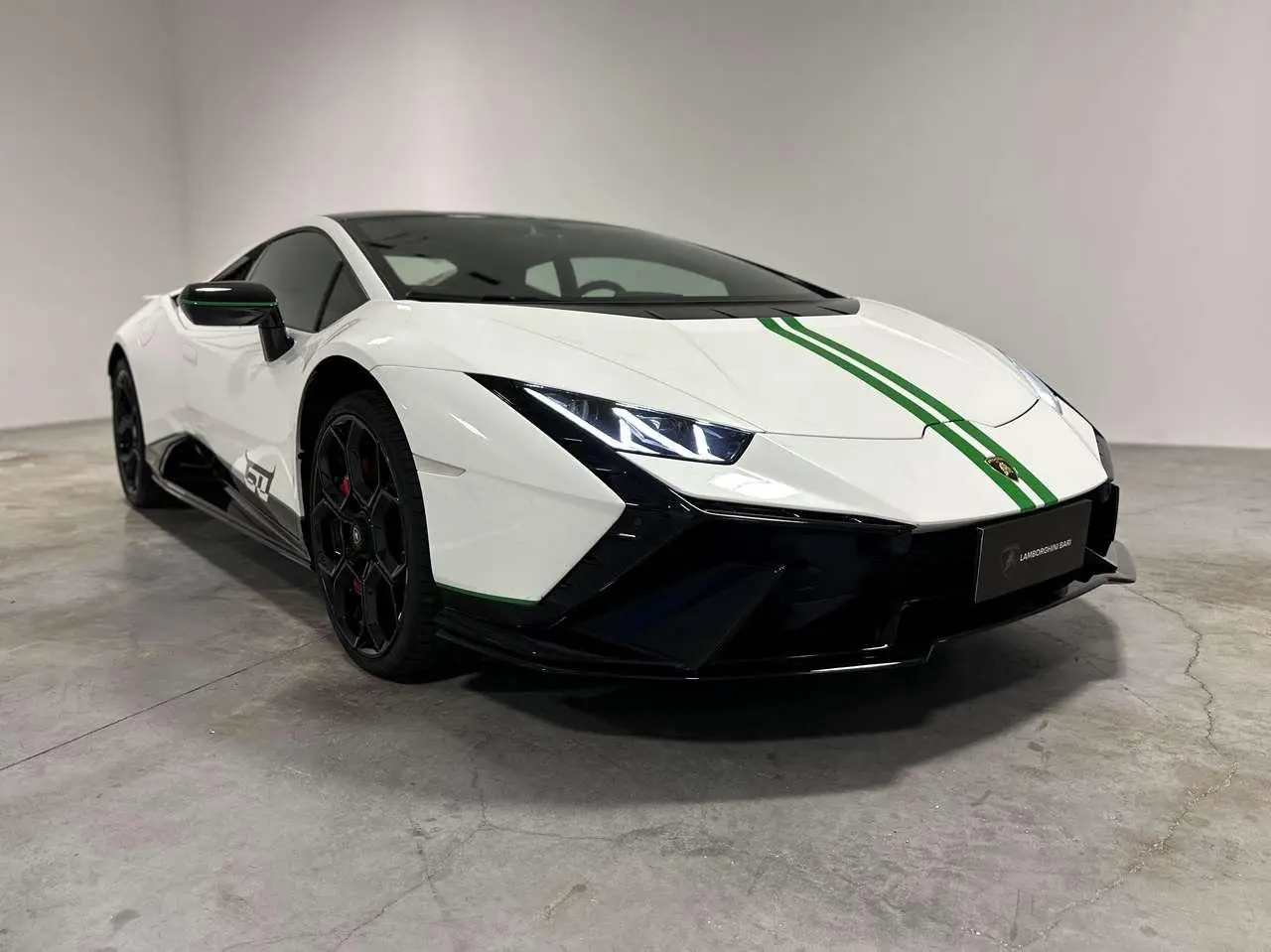 Photo 1 : Lamborghini Huracan 2023 Petrol