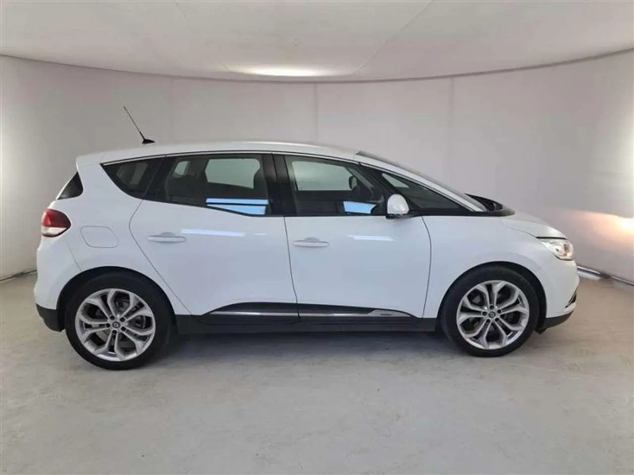 Photo 1 : Renault Scenic 2018 Diesel