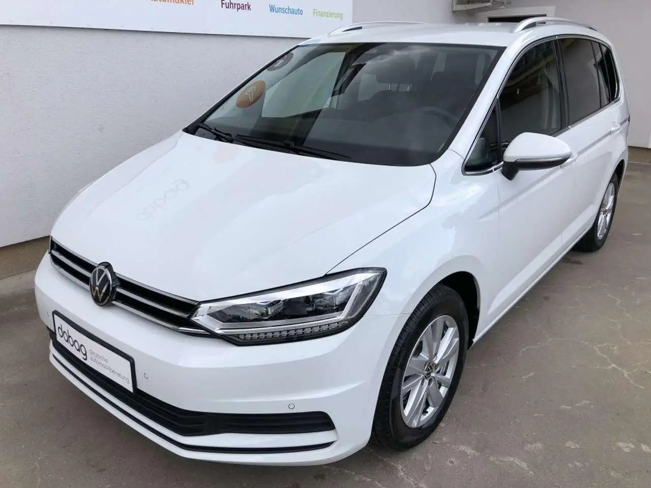 Photo 1 : Volkswagen Touran 2024 Essence