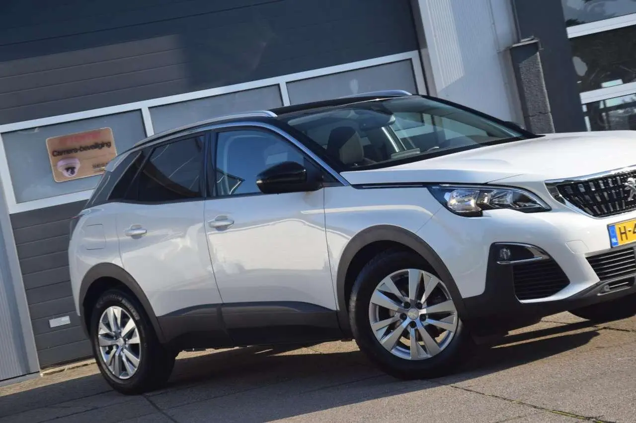 Photo 1 : Peugeot 3008 2020 Petrol