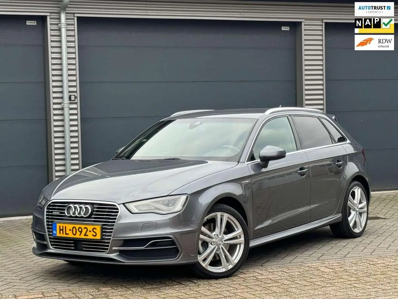 Photo 1 : Audi A3 2015 Hybride