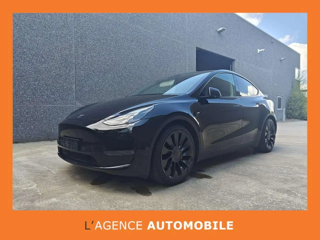 Photo 1 : Tesla Model Y 2023 Électrique