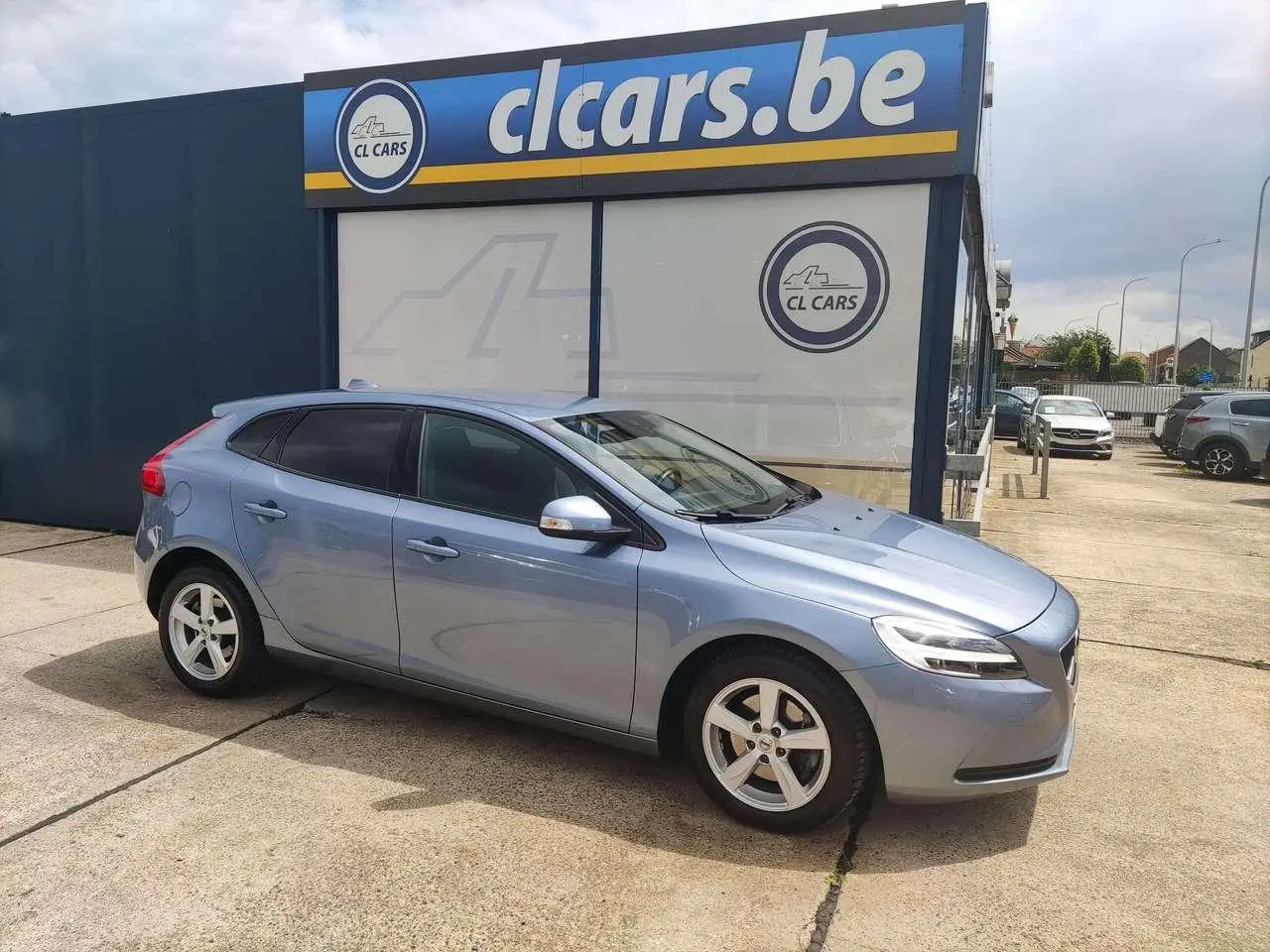 Photo 1 : Volvo V40 2018 Petrol