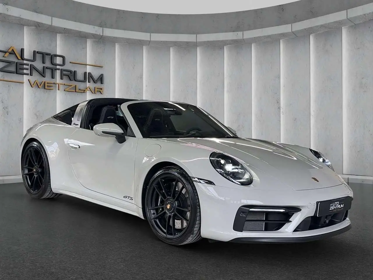 Photo 1 : Porsche 992 2022 Essence