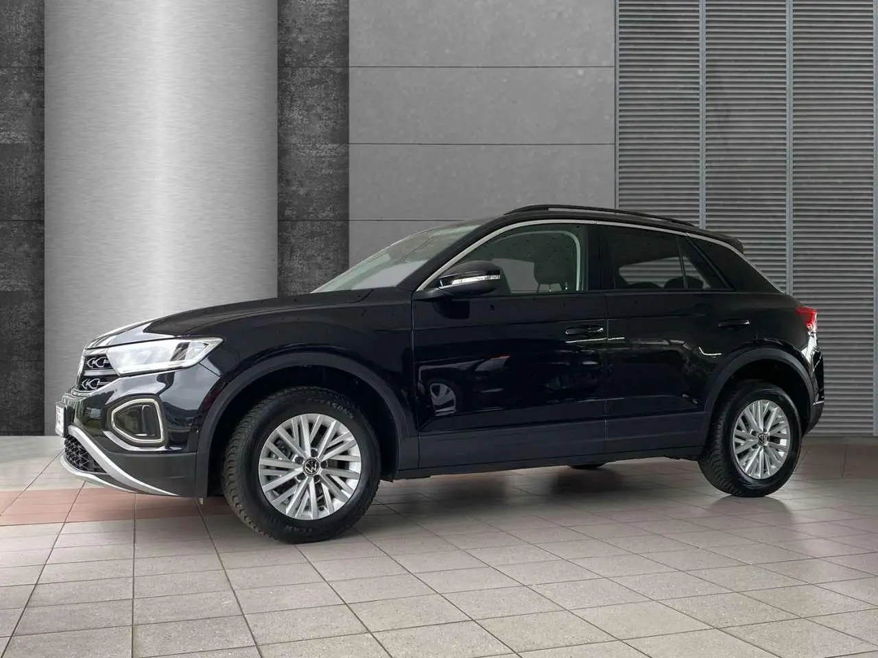 Photo 1 : Volkswagen T-roc 2023 Essence