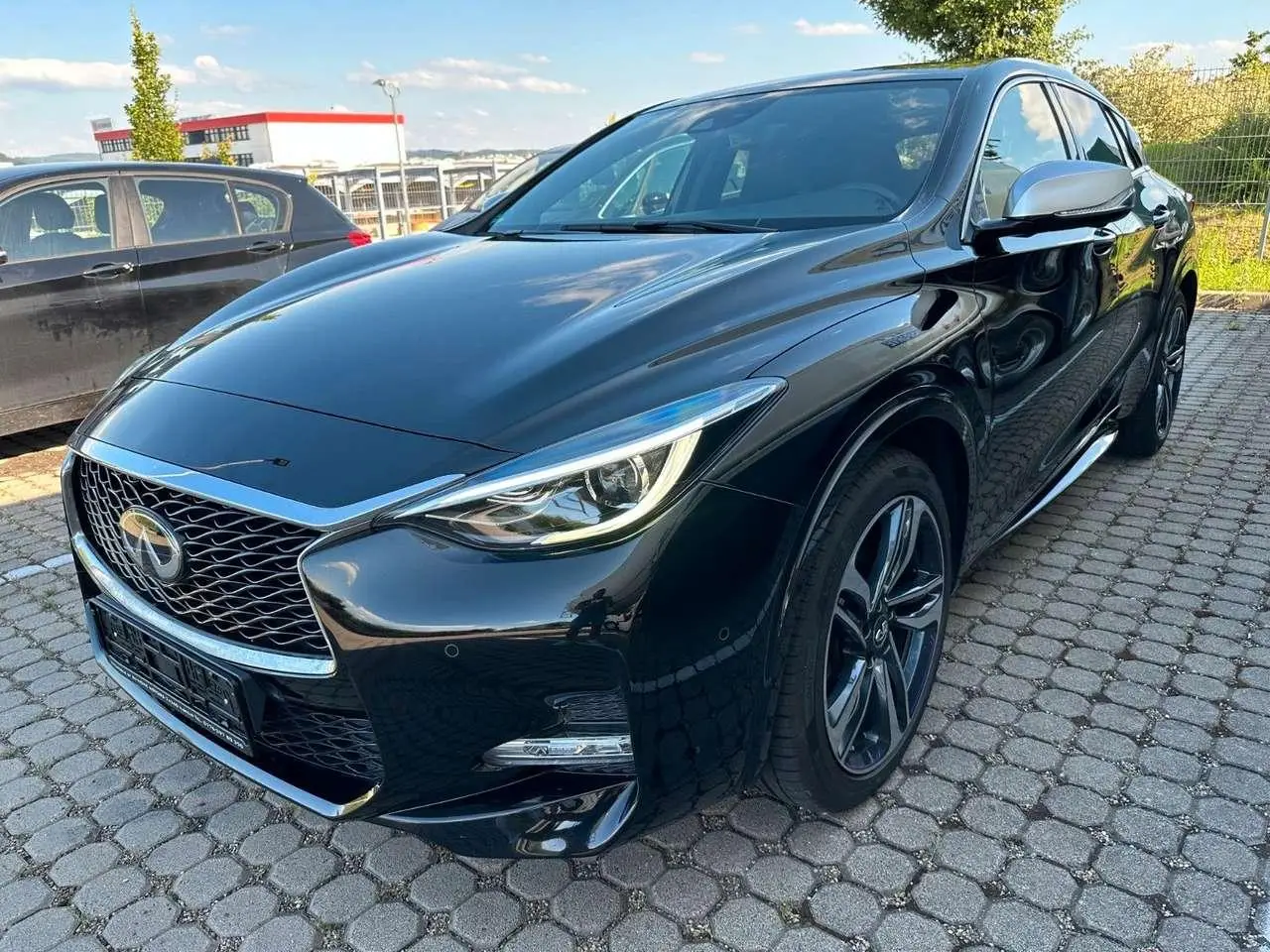 Photo 1 : Infiniti Q30 2016 Petrol