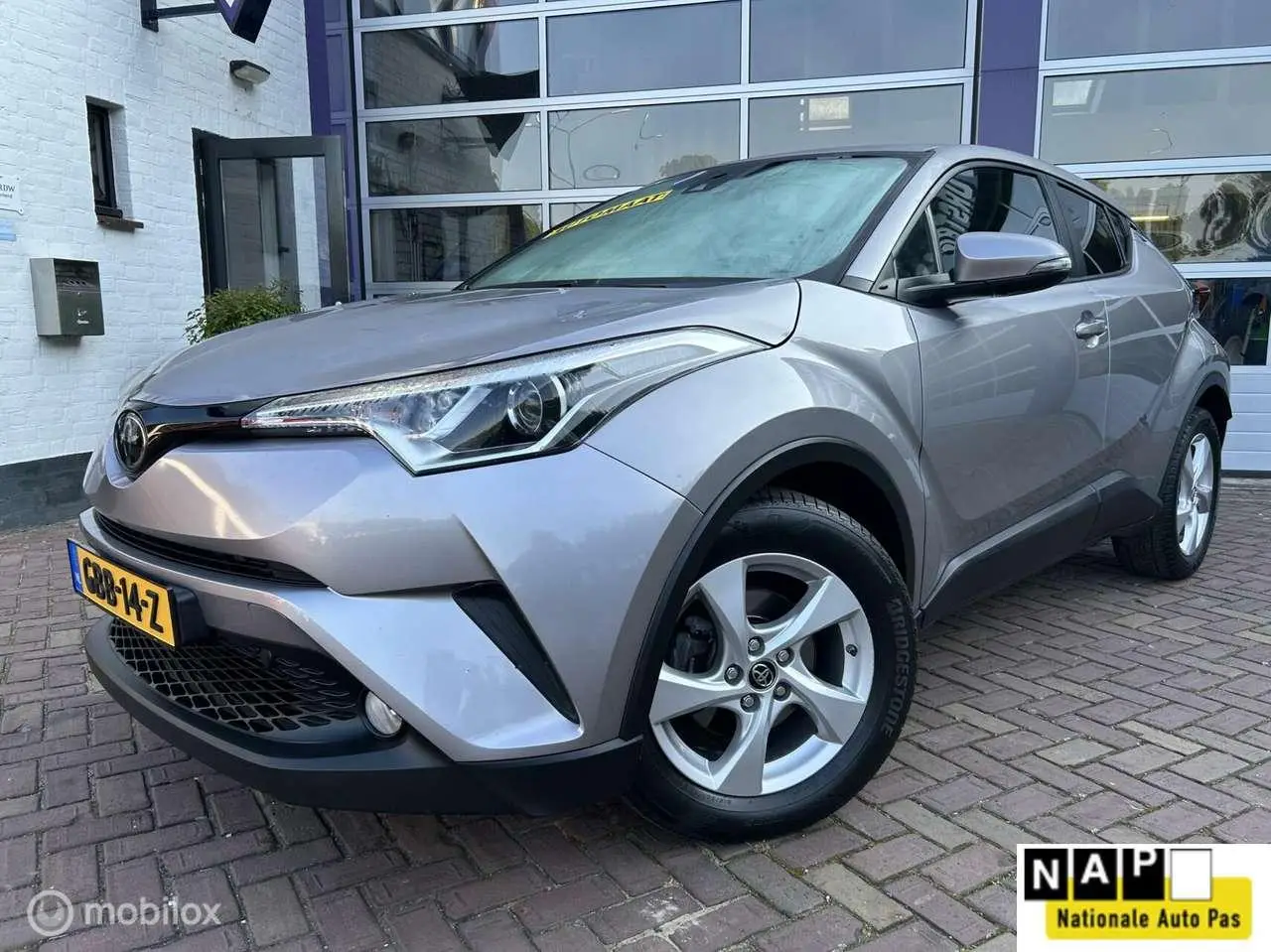 Photo 1 : Toyota C-hr 2017 Petrol