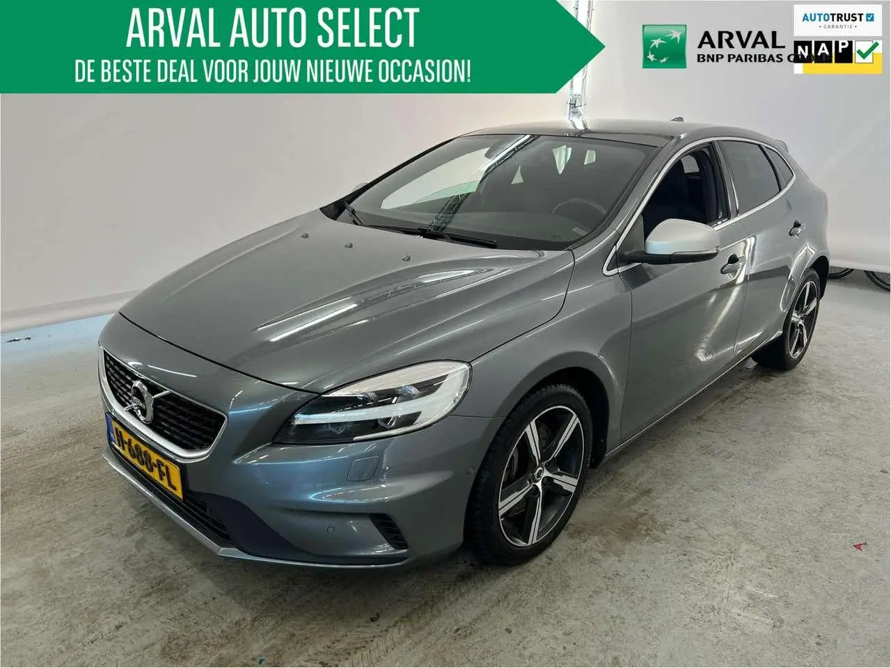 Photo 1 : Volvo V40 2020 Petrol