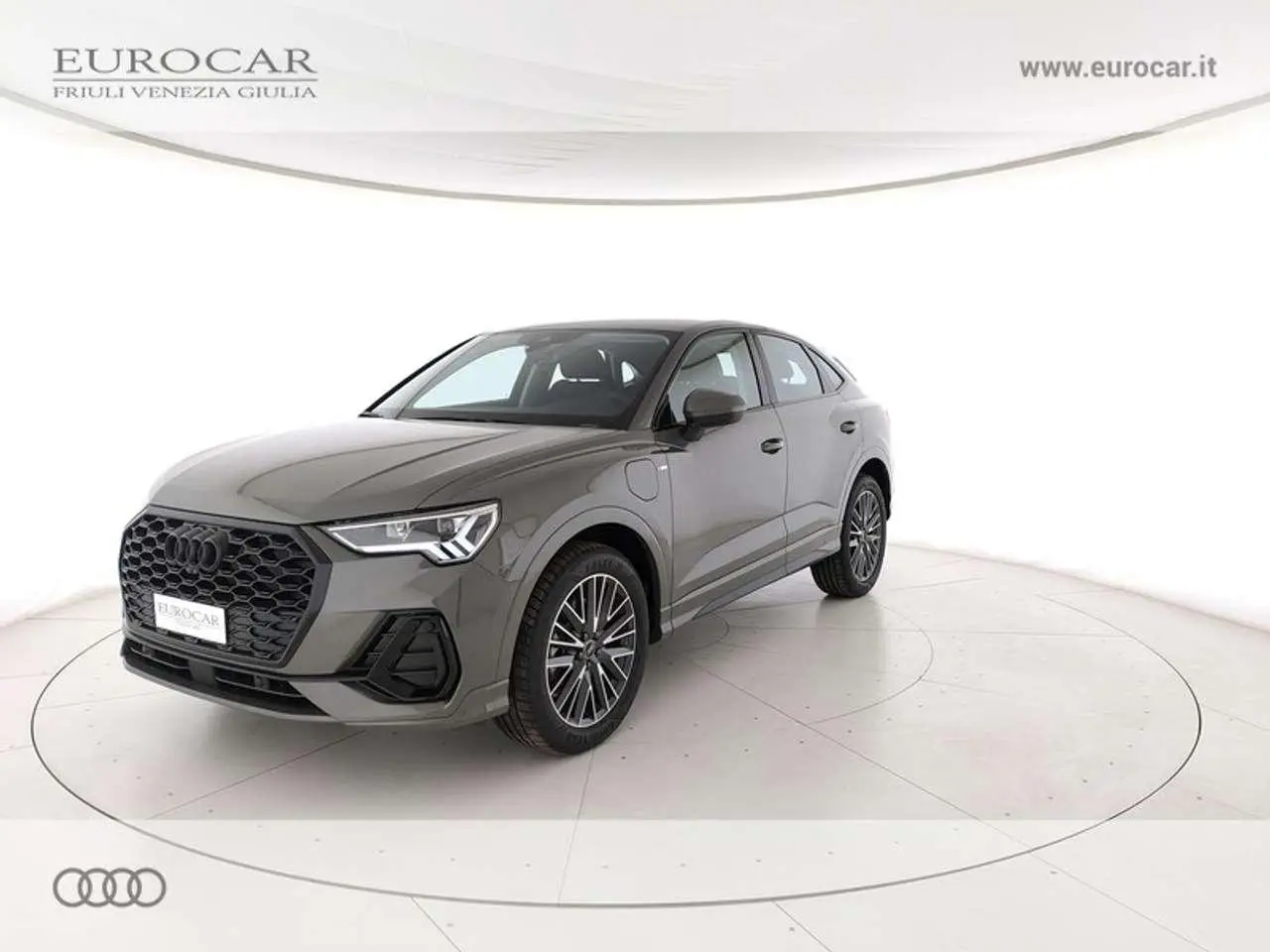 Photo 1 : Audi Q3 2024 Hybride