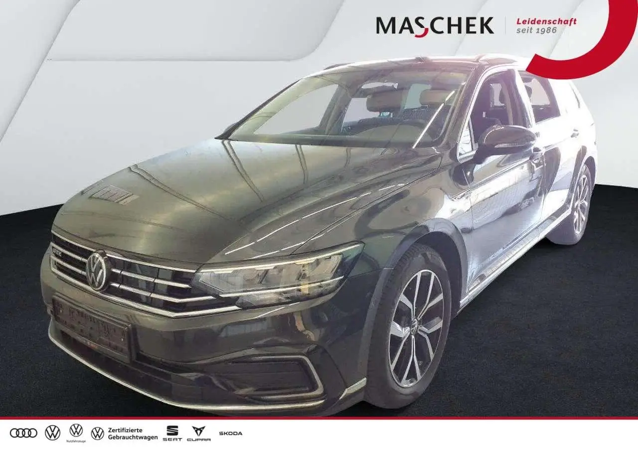 Photo 1 : Volkswagen Passat 2021 Hybrid