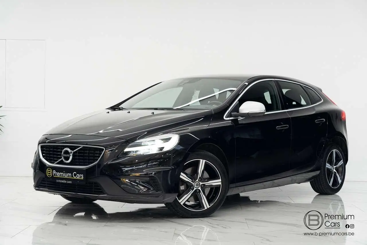 Photo 1 : Volvo V40 2018 Petrol