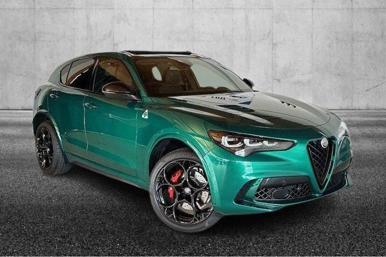 Photo 1 : Alfa Romeo Stelvio 2024 Essence