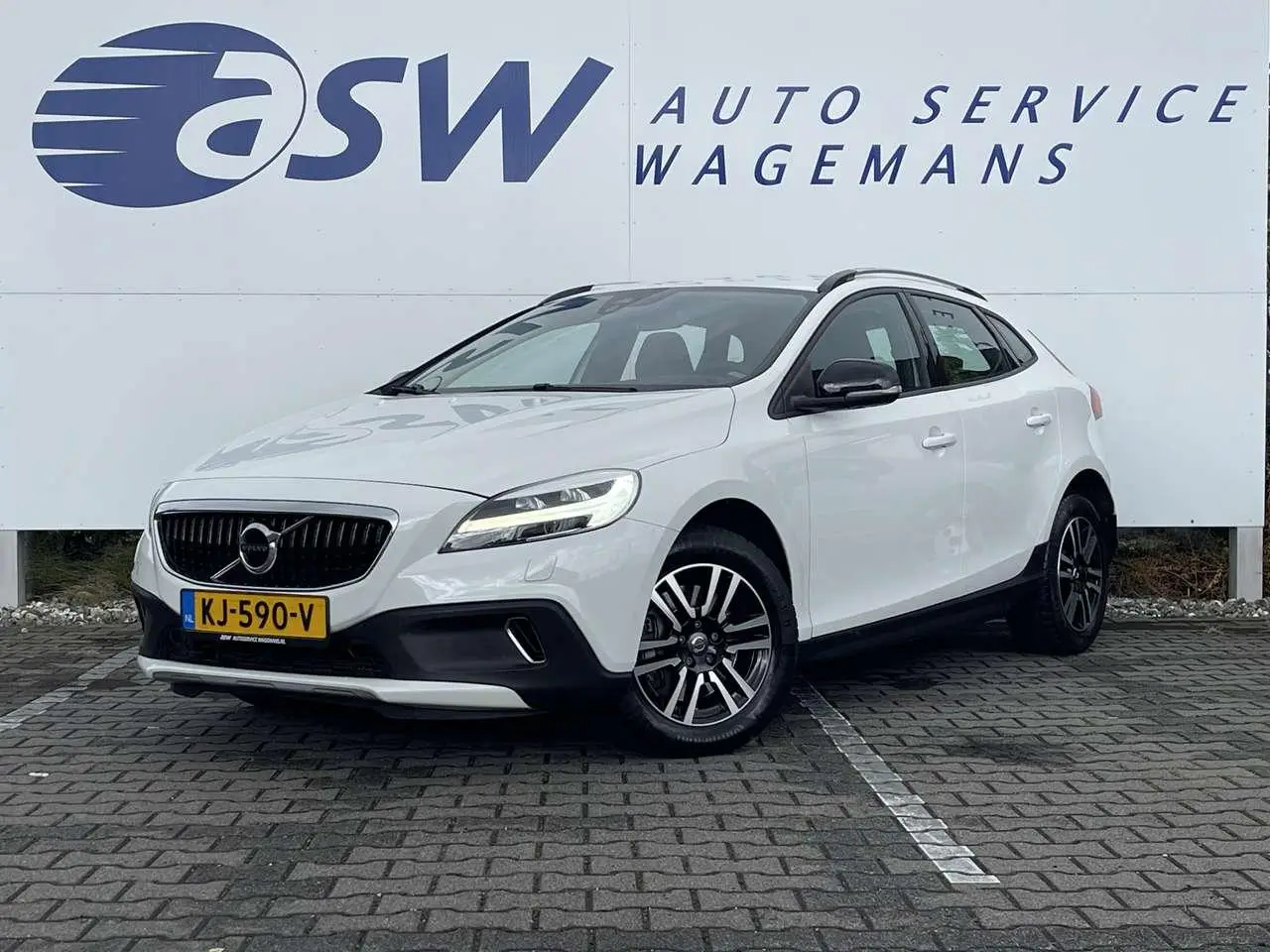 Photo 1 : Volvo V40 2016 Essence