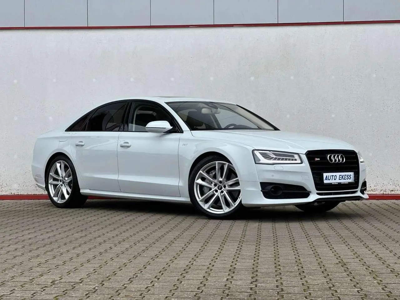 Photo 1 : Audi S8 2017 Essence