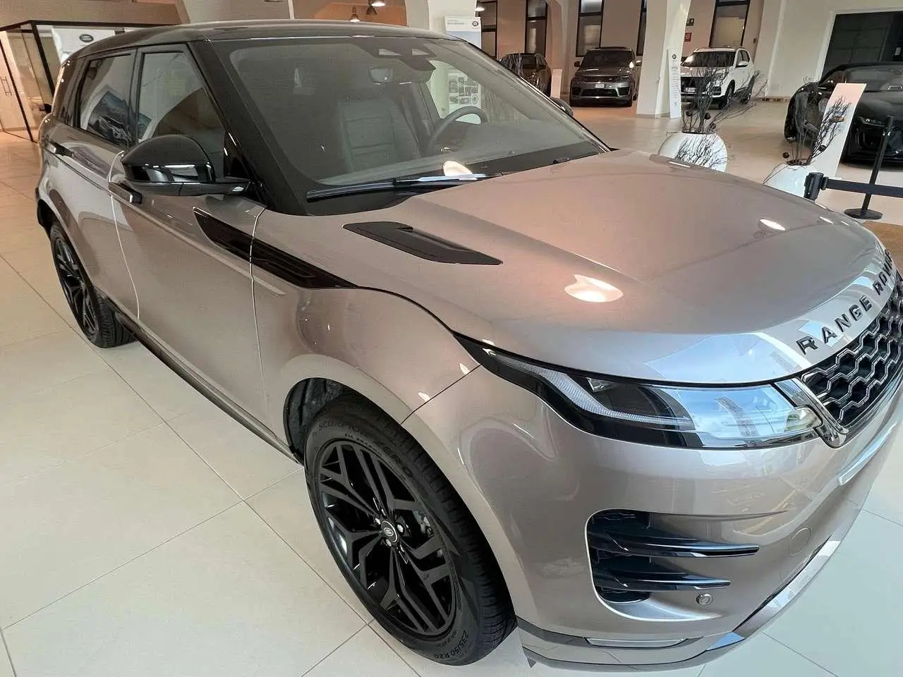 Photo 1 : Land Rover Range Rover Evoque 2024 Hybride