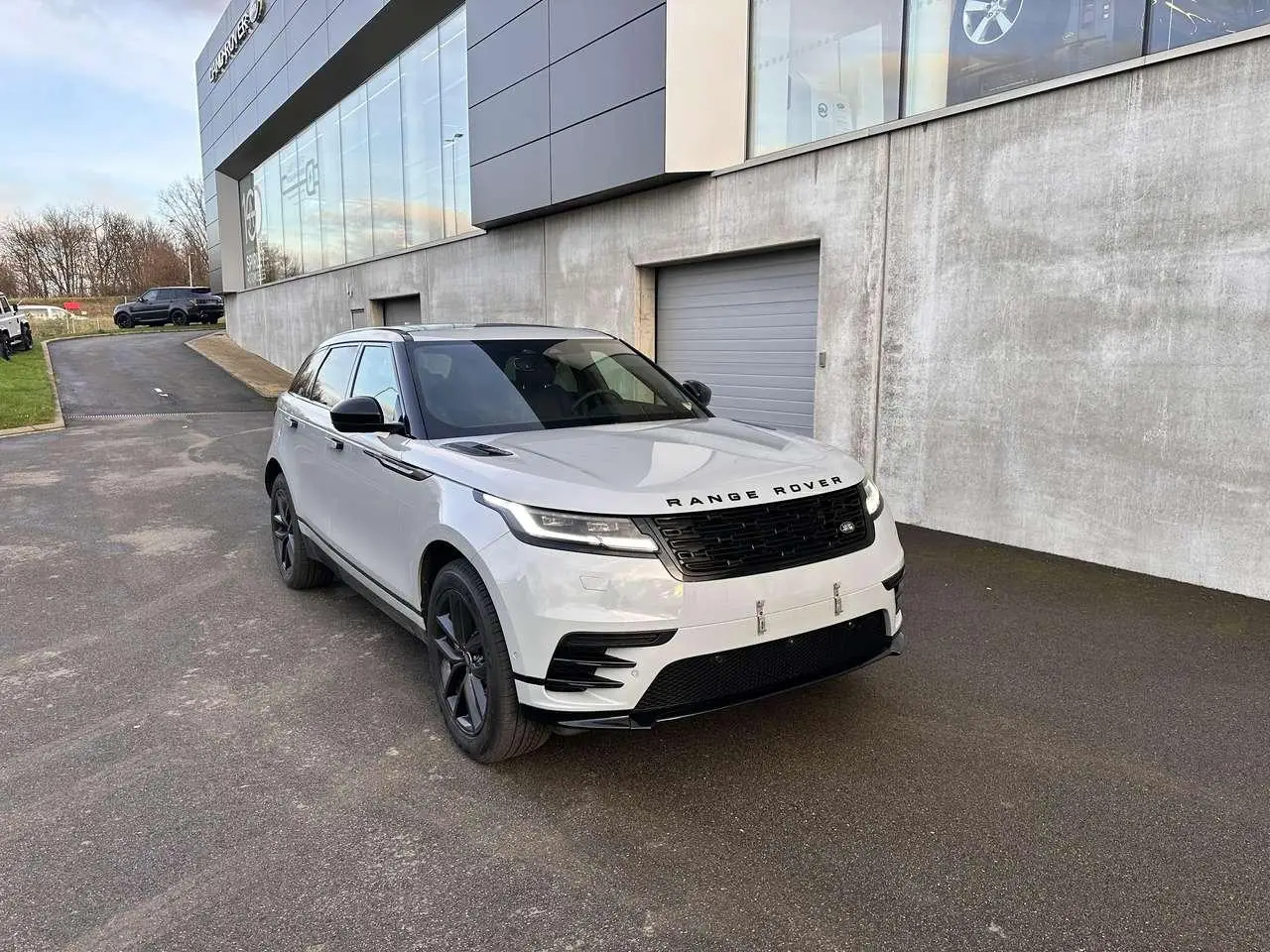 Photo 1 : Land Rover Range Rover Velar 2024 Hybrid