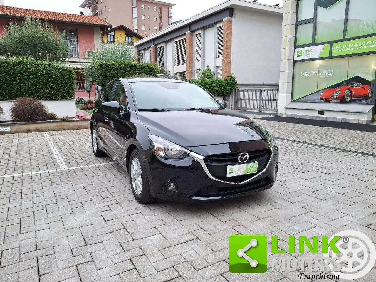 Photo 1 : Mazda 2 2016 Petrol