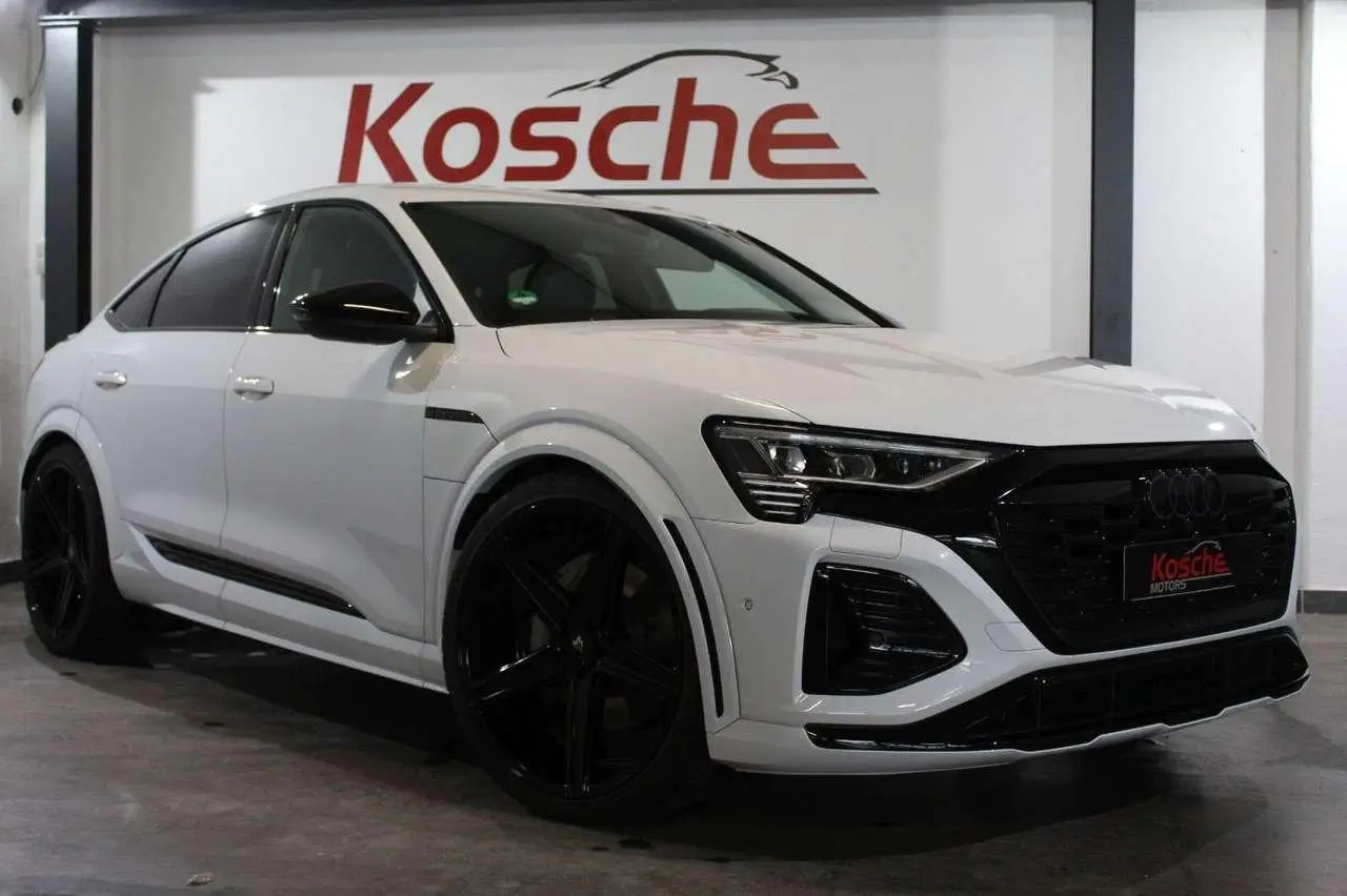 Photo 1 : Audi Q8 2024 Électrique