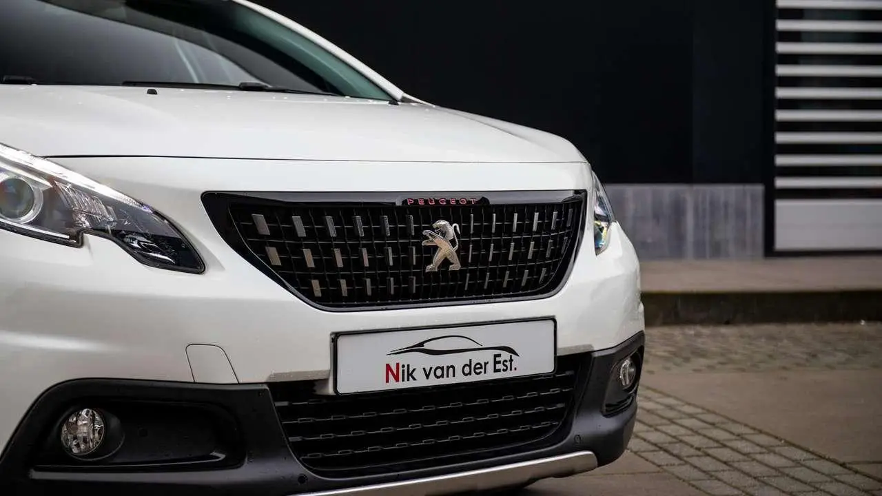 Photo 1 : Peugeot 2008 2018 Petrol