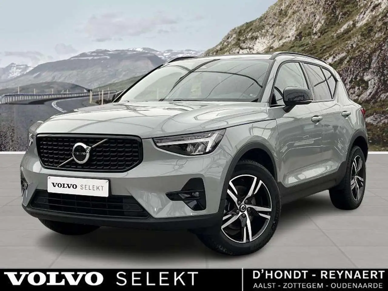 Photo 1 : Volvo Xc40 2023 Hybride