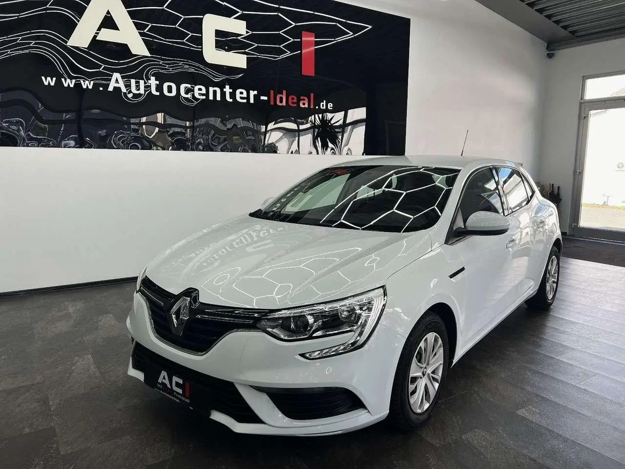 Photo 1 : Renault Megane 2019 Petrol