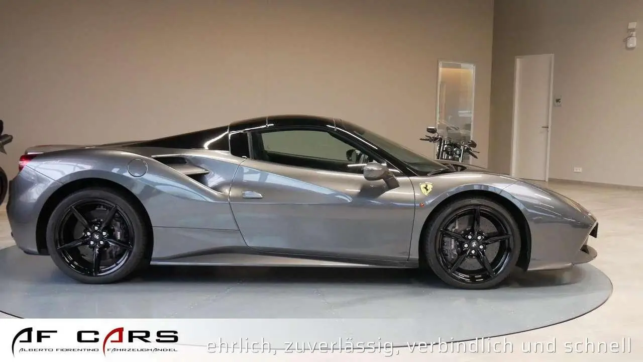 Photo 1 : Ferrari 488 2016 Essence