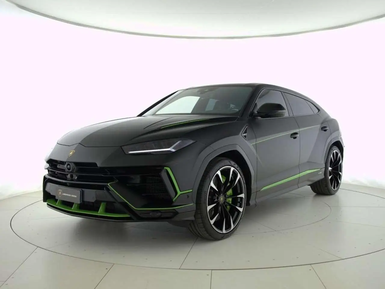 Photo 1 : Lamborghini Urus 2023 Petrol