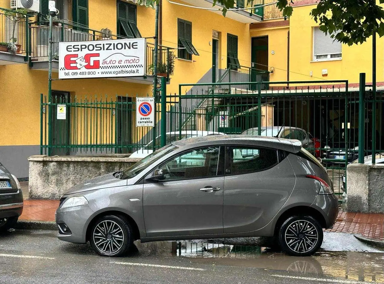 Photo 1 : Lancia Ypsilon 2021 Hybride