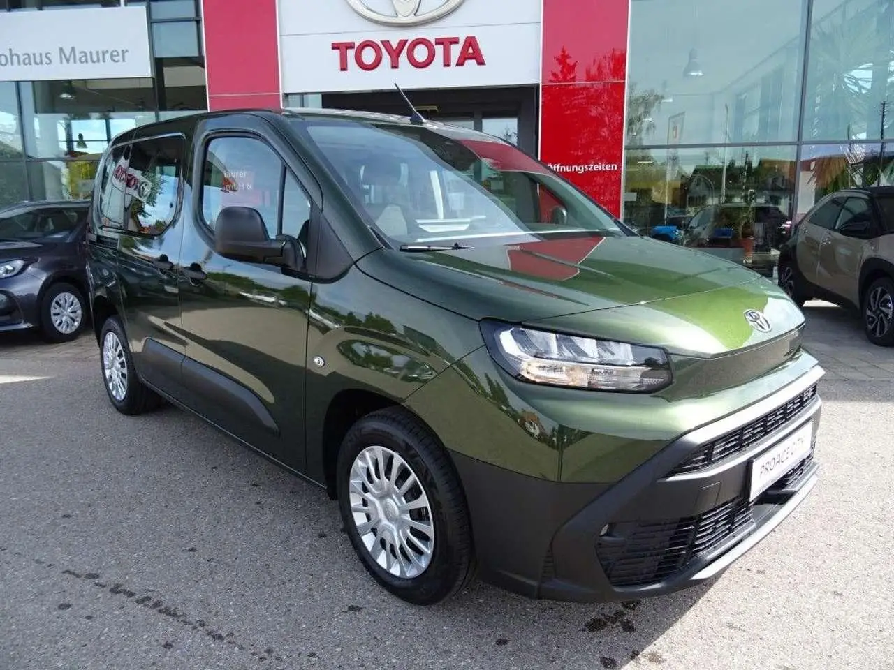 Photo 1 : Toyota Proace 2024 Petrol