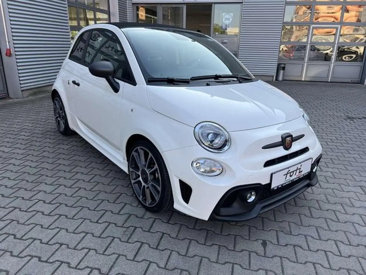 Photo 1 : Abarth 595 2024 Essence